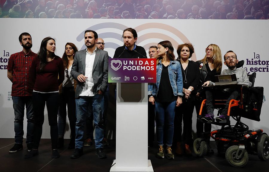 El candidato de Unidas Podemos, Pablo Iglesias, junto al coordinador federal de IU, Alberto Garzón, su número dos, Irene Montero, el secretario de Organización, Pablo Echenique, y otros dirigentes de la formación.