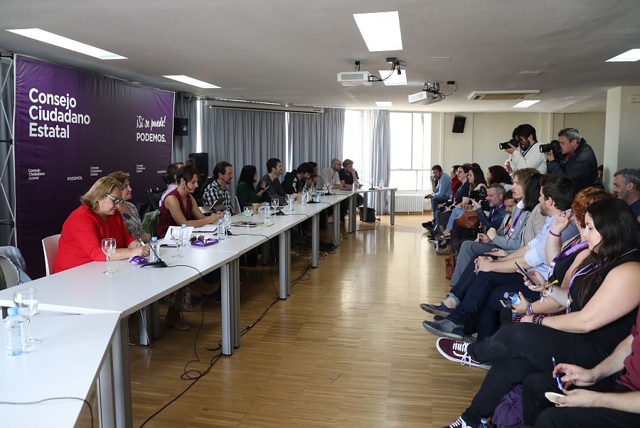 Un momento del Consejo Ciudadano Estatal (CEE) de Podemos, celebrado este lunes en Madrid, en el que la formación morada busca fijar una postura en las negociaciones con el presidente del Gobierno en funciones, Pedro Sánchez.