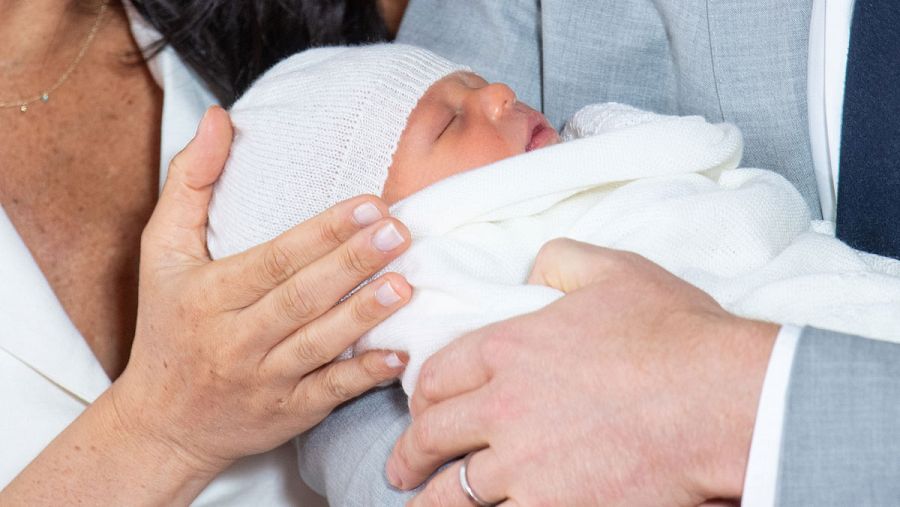 Meghan y Harry presentan a su hijo, del que aún no ha trascendido el nombre, en el castillo de Windsor