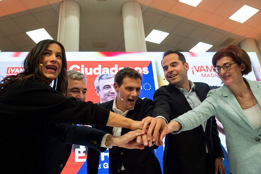 Ciudadanos ha optado por una pegada de carteles virtual en su sede en Madrid