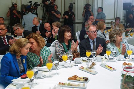 La presidenta del PSOE y varios ministros del Gobierno asisten a la conferencia de Borrell en el Forum Europa.