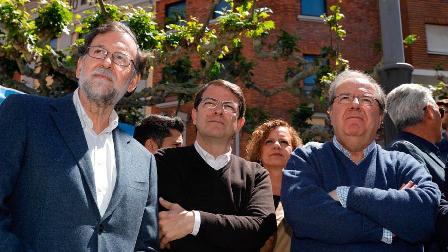 Mariano Rajoy, con el candidato a las Cortes de Castilla y León, Alfonso Fernández Mañueco, y el actual presidente, Juan Vicente Herrera.