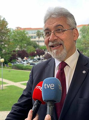 El economista portugués César Neves.