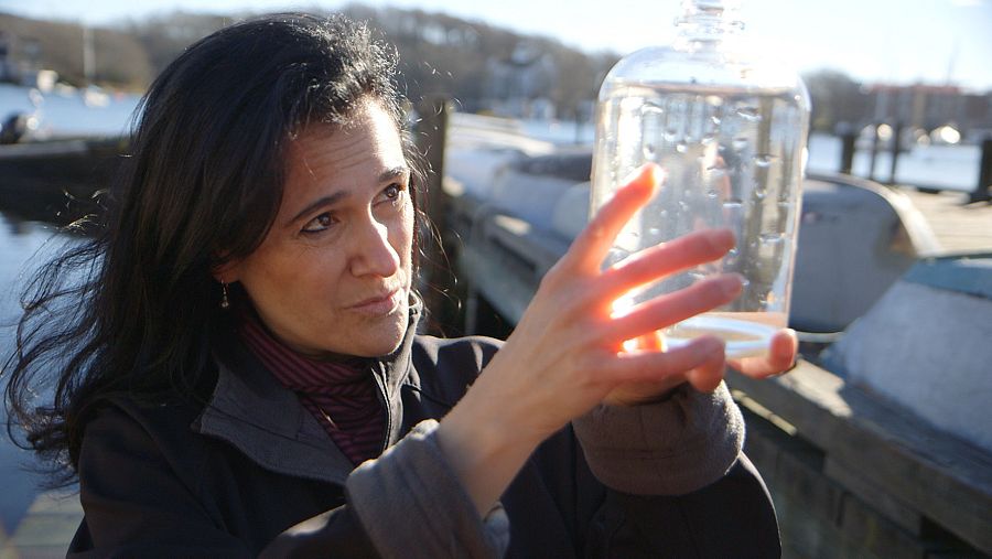 Los peligros del plástico en los océanos, en La Noche Temática