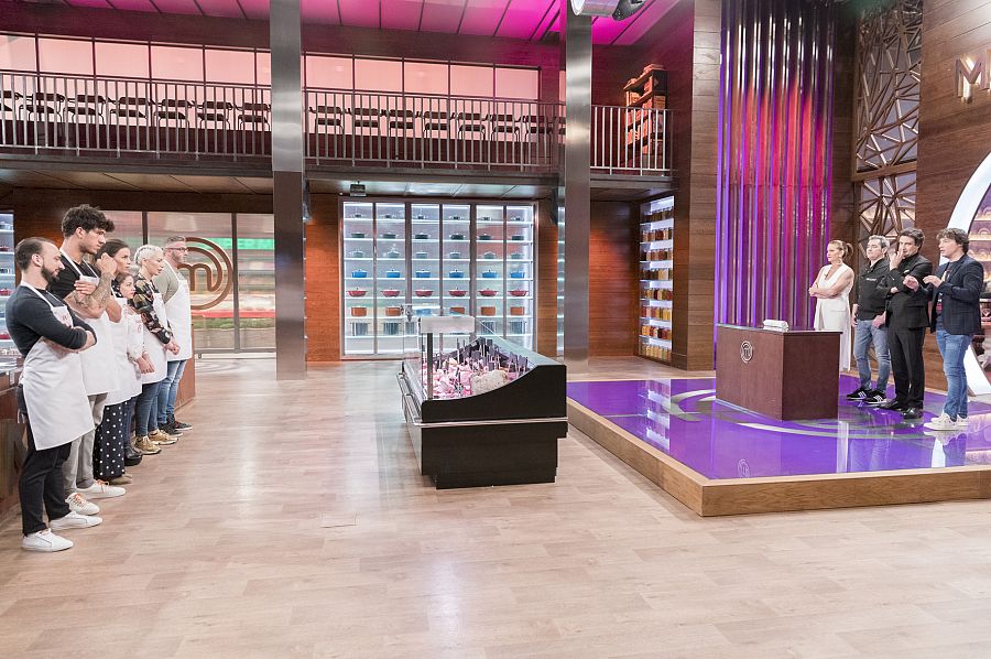 Los aspirantes escuchan a Pepe Chuletón