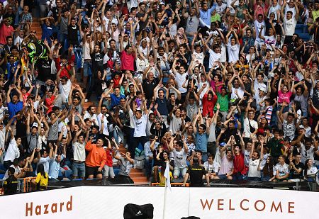 Aspecto de una de las gradas del Bernabéu en la presentación de Hazard.