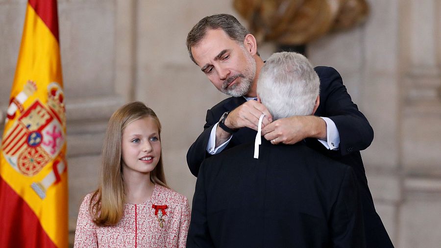 El rey preside el acto de imposición de condecoraciones a ciudadanos en el V aniversario de su reinado