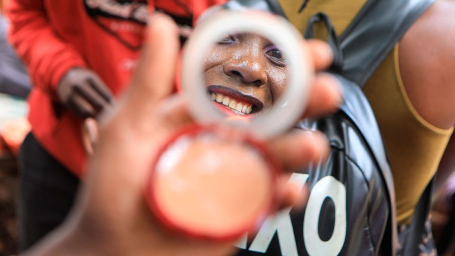 Una activista LGTBI durante una manifestación celebrada este año en Nairobi, Kenia, para exigir sus derechos.