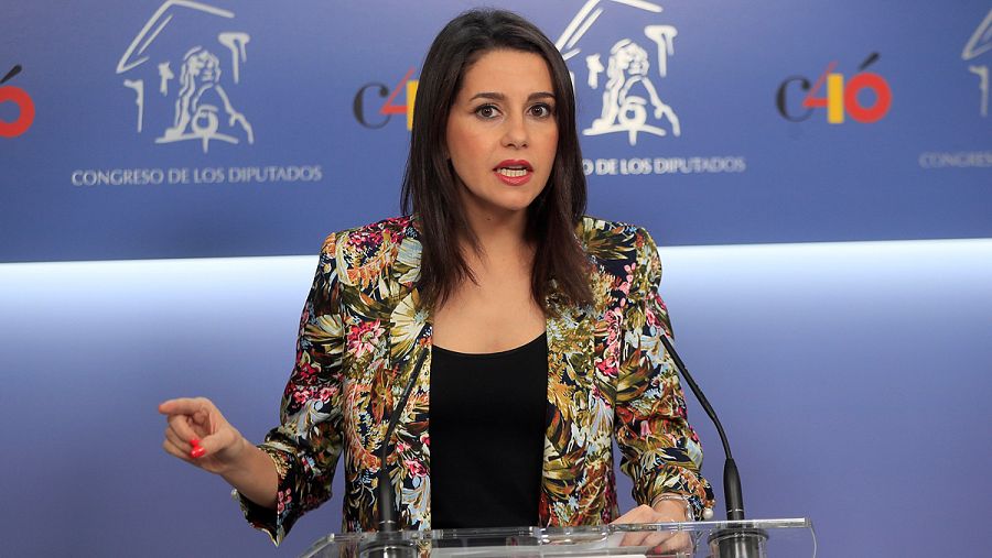 La portavoz de Ciudadanos, Inés Arrimadas, en rueda de prensa en el Congreso.