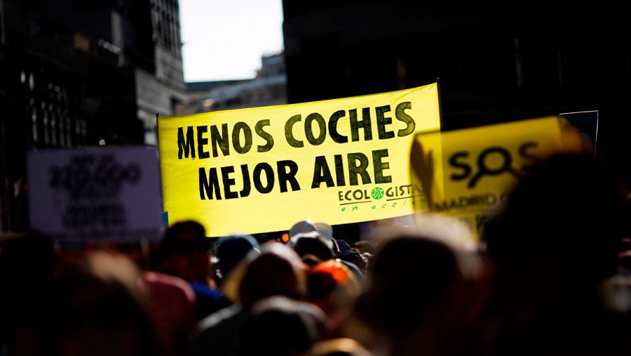 Pancarta de Ecologistas en Acción en la que se puede leer: 