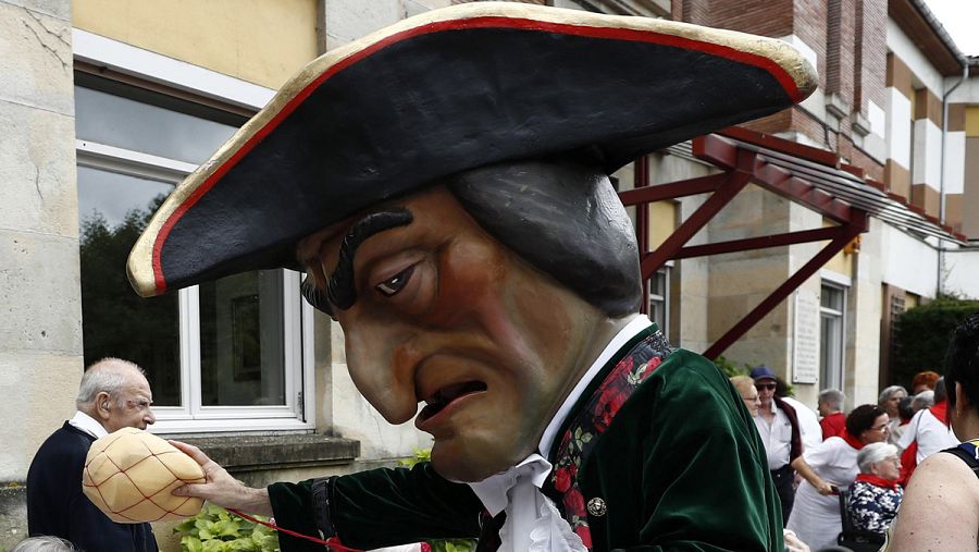 KILIKIS VISITAN A LOS MAS MAYORES