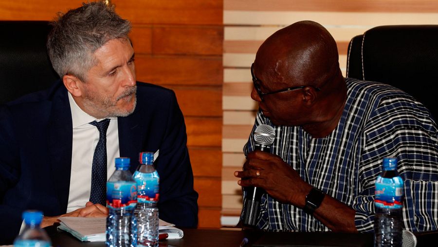 El ministro español del Interior, Fernando Grande-Marlaska, durante el encuentro mantenido con su homólogo de Ghana, Ambrose Dery, en febrero.