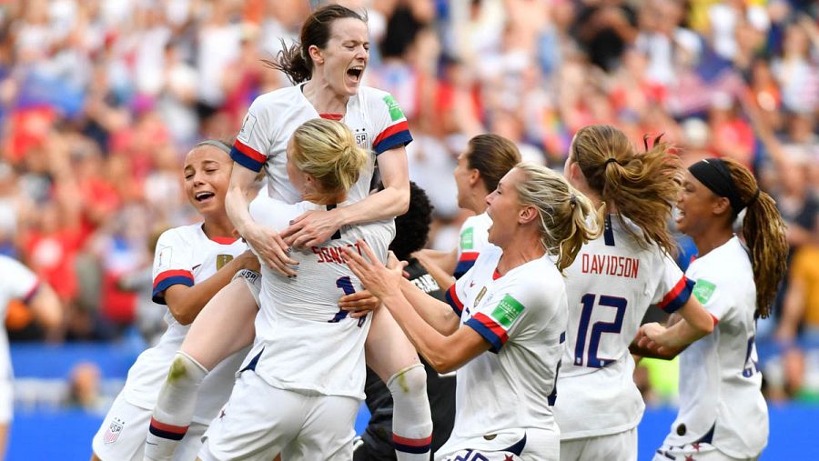 Las jugadoras estadounidenses celebran el campeonato del mundo