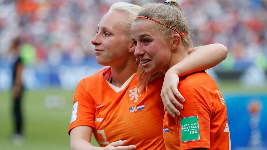 Jugadoras de Holanda desconsoladas por la oportunidad perdida