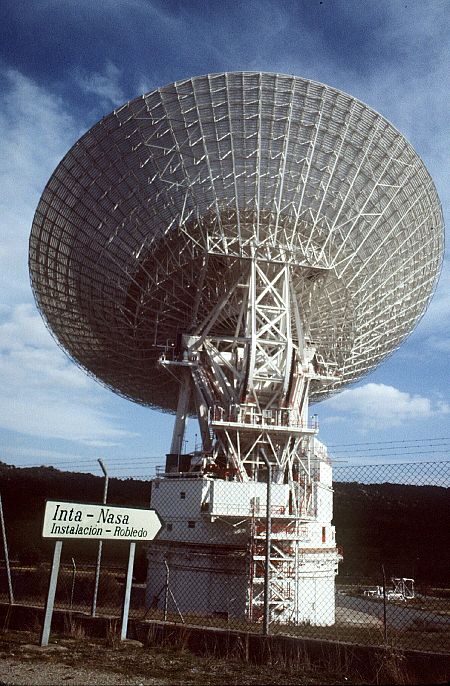 Fotografía de archivo de la antena DSS-61, utilizada por la NASA en 1969 para seguir la misión Apolo XI.