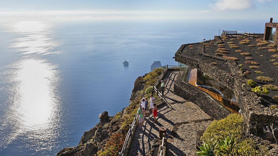 Mirador de la Peña, El Hierro. La isla utiliza energías renovables que la convierten en 100% sostenible y autosuficiente.