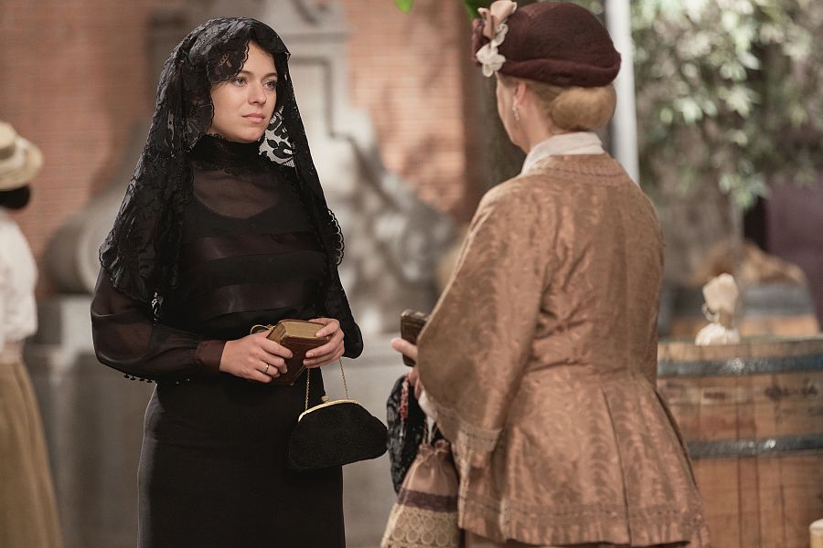 Susana indaga sobre Marcia con Genoveva