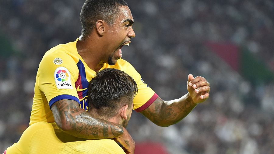 El brasileño Malcom celebra un gol con el Barça.