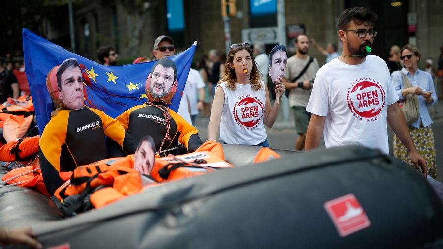 manifestación en Barcelona convocada por la organización no gubernamental española Proactiva Open Arms contra la criminalización de las misiones de rescate de migrantes