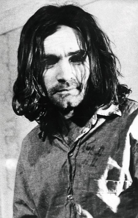 Retrato de Charles Manson durante su juicio en Los Ángeles