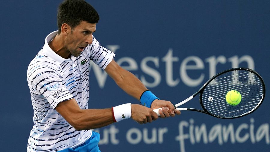 Djokovic no da opciones a Carreño