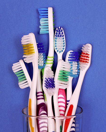 Los cepillos de dientes pueden ser una importante fuente de contaminación por microplásticos.