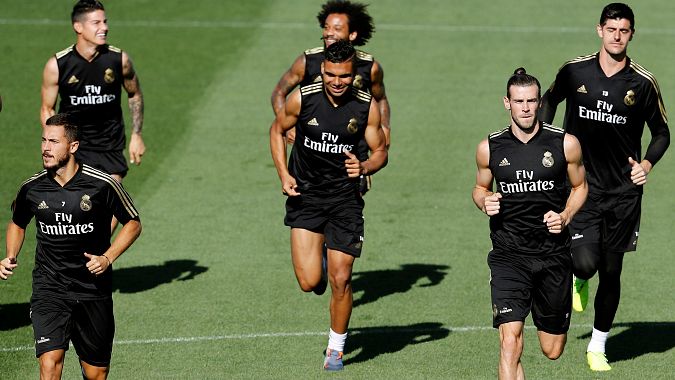 Entrenamiento del equipo blanco en Valdebebas