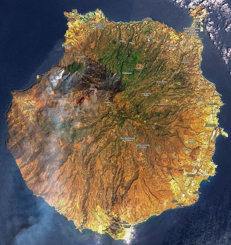 Imagen de la isla de Gran Canaria, tomada por el satélite europeo Sentinel 2, donde se pueden observar las dimensiones del incendio forestal.