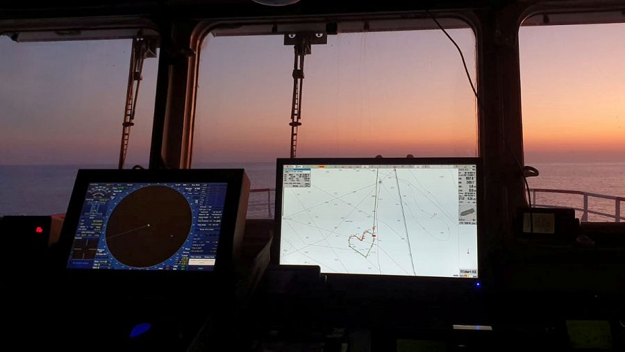 El barco de rescate Ocean Viking ha querido lanzar un mensaje a través del mapa que muestra la ruta de navegación en el Mediterráneo. Foto tomada por MSF el 21 de agosto.
