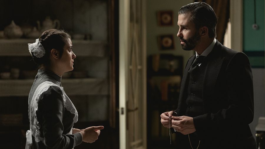 Casilda encuentra la medallita de Marcia