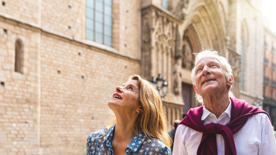 Turistas en un circuito cultural en Barcelona