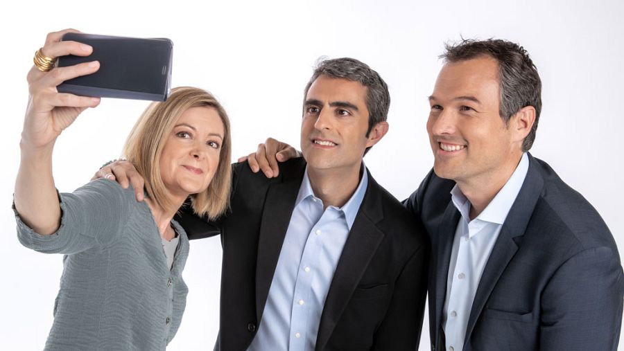 Pepa Fernández, Carles Mesa e Íñigo Alfonso se hacen un 'selfie'.
