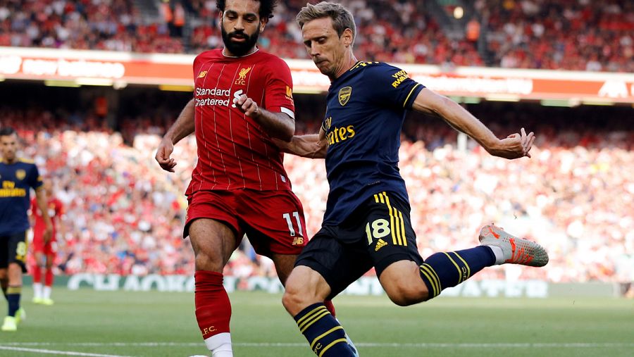 Monreal pugna con Salah