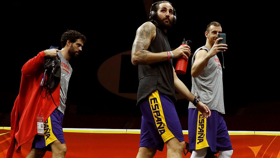 Javier Beirán, Ricky Rubio y Víctor Claver, en un entrenamiento de la selección.