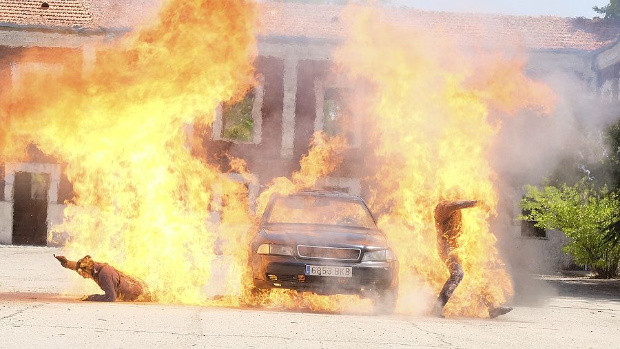 Los especialistas en el momento de la explosión en 'Servir y Proteger'
