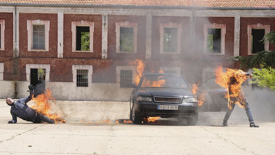 Los especialitas de 'Servir y Proteger' después del momento de la explosión