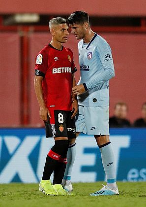 Morata (i) se encara con Salva Sevilla