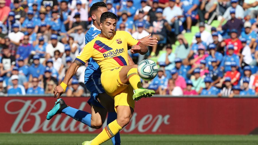 Momento en el que Suárez ejecuta la vaselina