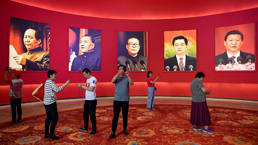 Una exposición muestra los retratos de todos los dirigentes de la República Popular China.