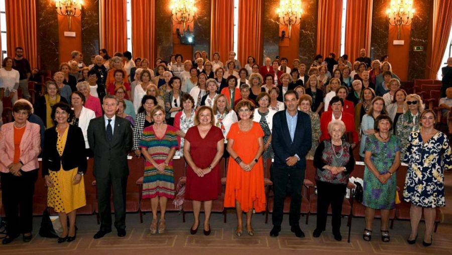 El salón de actos del CSIC ha homenajeado a las científicas pioneras del organismo.
