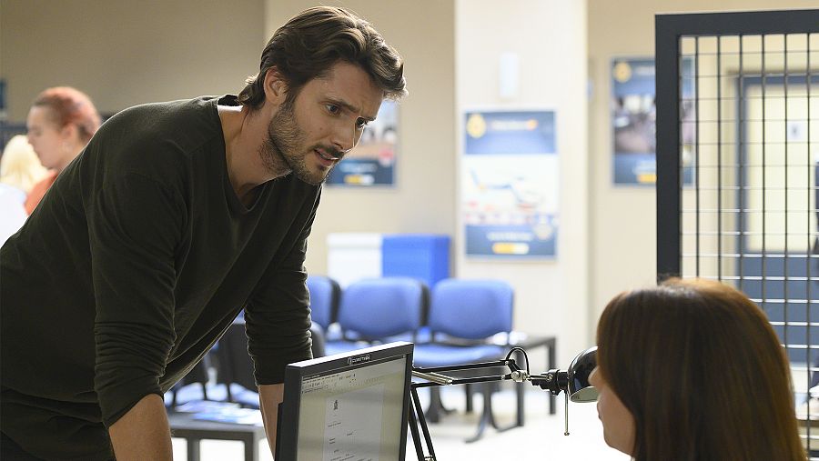 Miguel Herrera y Espe Beltrán en comisaría