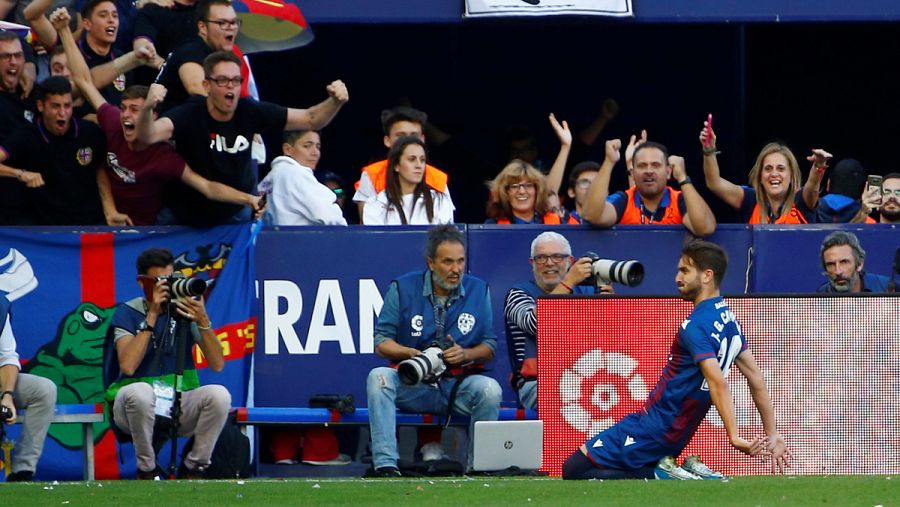 Campaña celebra el primer gol del Levante