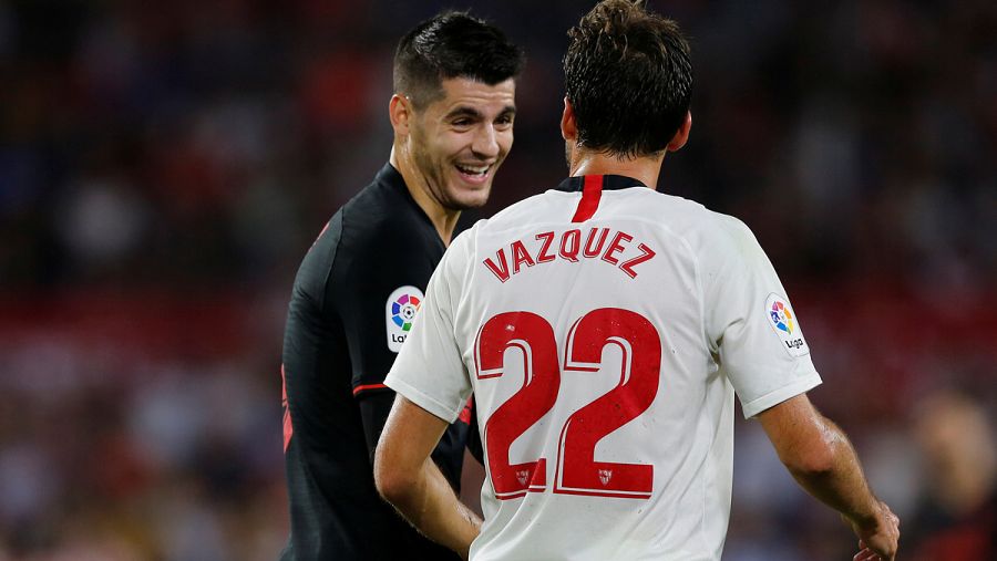 Los autores de los goles, Morata (i) y Vázquez (d)