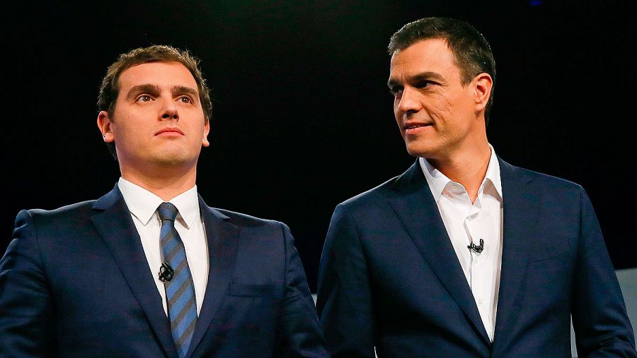Sánchez y Rivera, en un momento del debate electoral de 2015 (EFE)