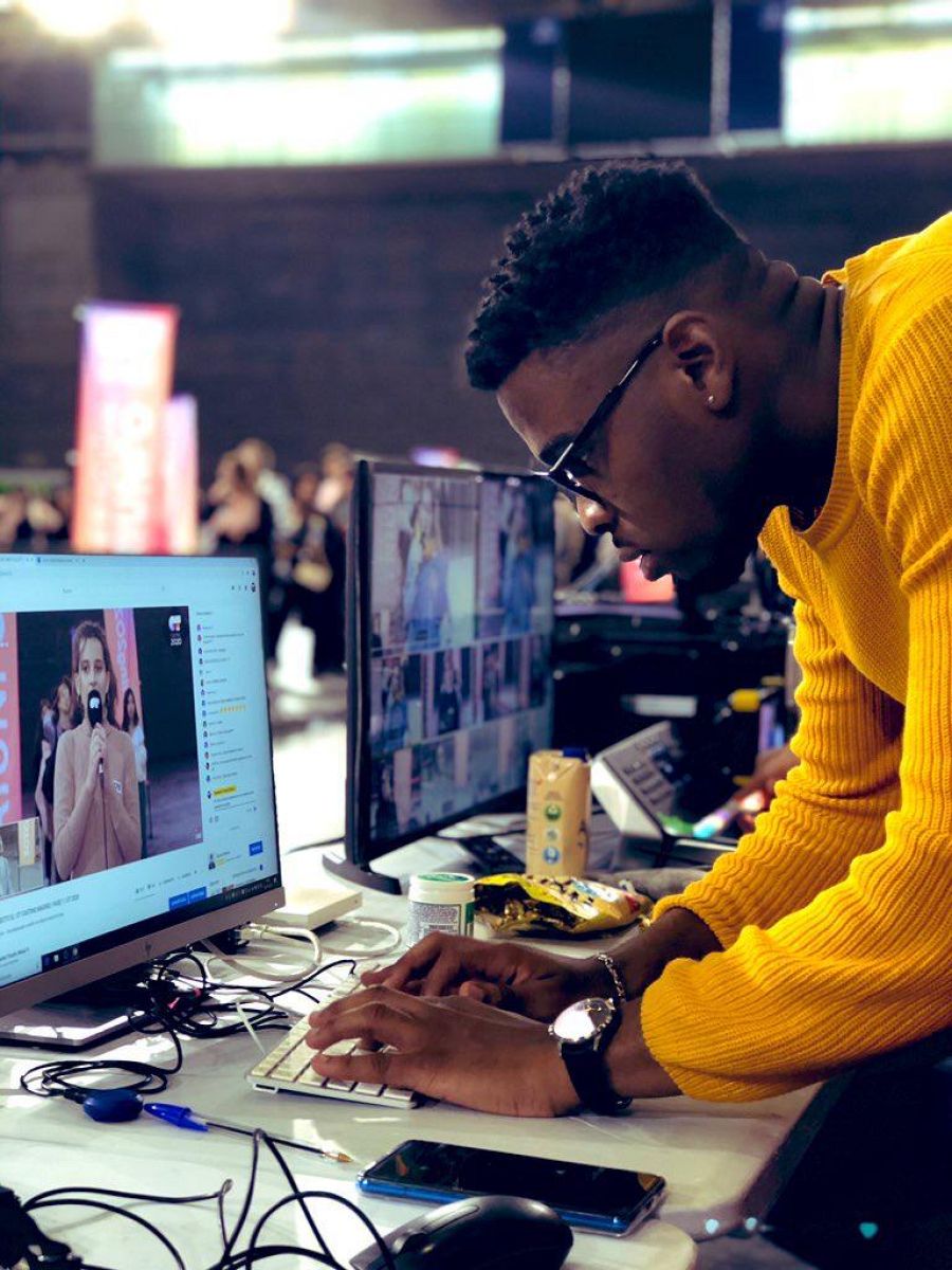 Famous interactuando con los usuarios del chat en la Fase 1 del casting OT 2020 en Madrid