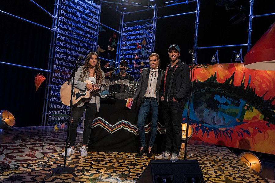 El tres integrants del grup Delafé amb la Tània Sarrias al plato de 'Punts de vista'