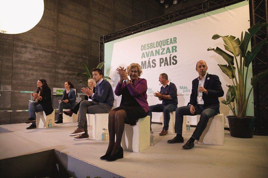 El líder de Más País, Íñigo Errejón, en el cierre de campaña en Madrid junto a la exalcaldesa Manuela Carmena.