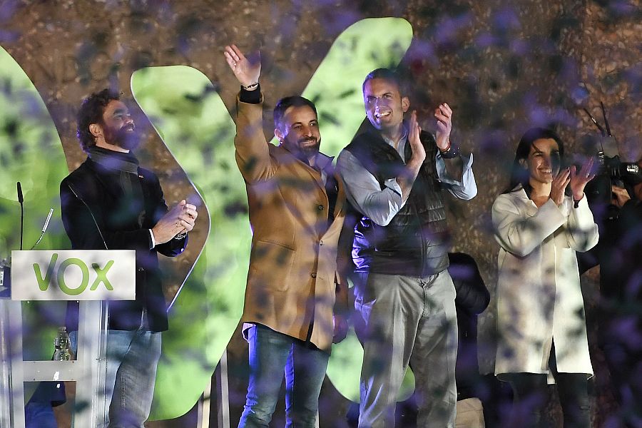 Santiago Abascal, junto a Rocío Monasterio, Javier Ortega Smith e Iván Espinosa de los Monteros.