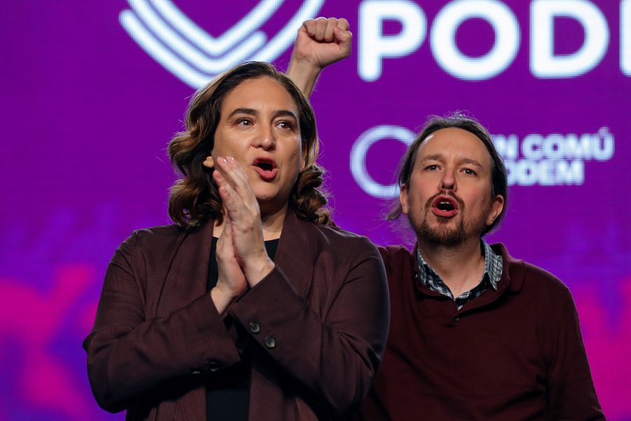 El líder de Unidas Podemos, Pablo Iglesias, y la alcaldesa de Barcelona, Ada Colau, en un mitin en Madrid.