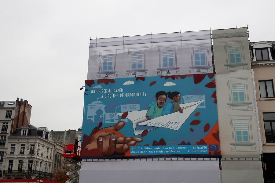 Unicef celebra 30 años de los derechos de los niños en Bruselas con un mural